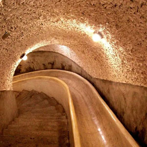 Secret tunnel experience & drinks in the Grand Hotel